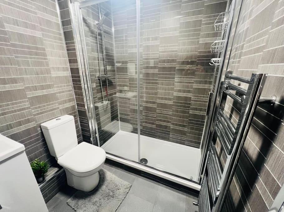 Superb 2 Bedroom Apartment With Free Parking Edimburgo Exterior foto